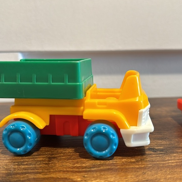 Vintage Playskool Pickup Dump Crane Farm Truck Yellow Cab Green Bed Blue Wheels - Picture 5 of 7